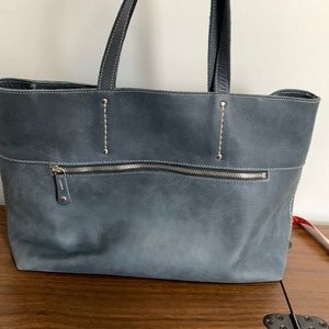 Genuine Roots Blue leather tote/shoulder bag c/w dust cover